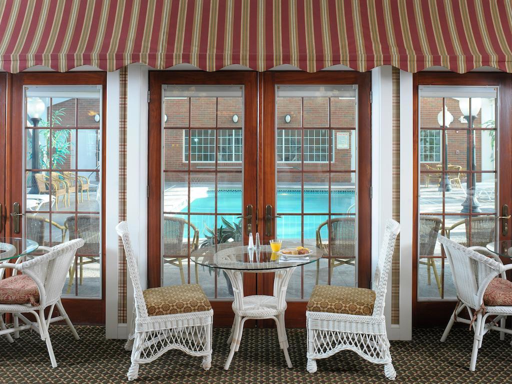 Carlisle Inn Sugarcreek Exterior foto